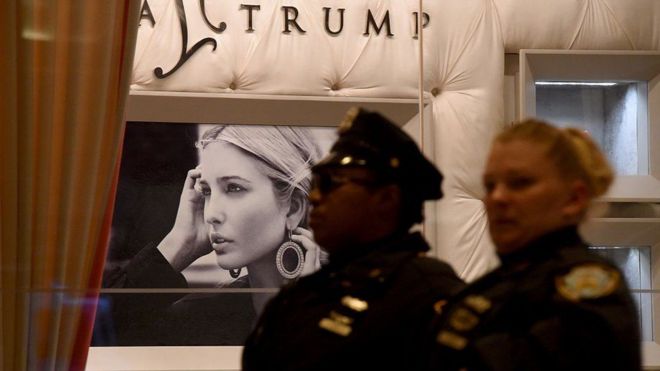 En la torre Trump vive el presidente electo de EE.UU. y también hay tiendas y una joyería de la marca de su hija, Ivanka Trump.