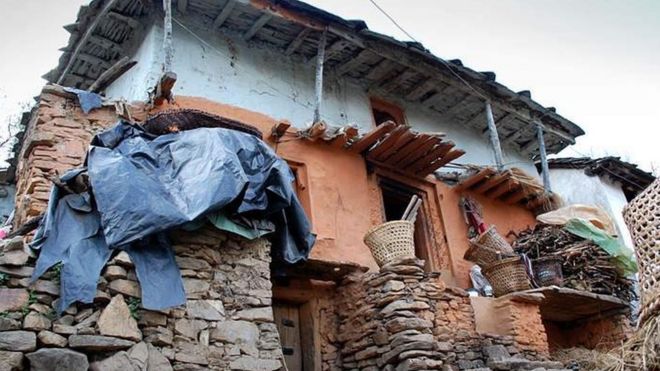 لماذا تُجبر النساء في نيبال على مغادرة بيوتهن أثناء الحيض؟
