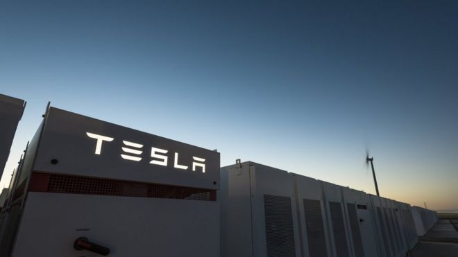Musk's Model 3 Output Falters as Sales of Pricier Teslas Climb