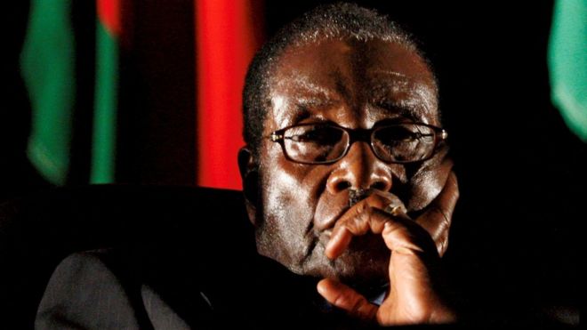 موغابي ينهي خطابه للأمة دون أن يعلن استقالته _98815923_hi043016409