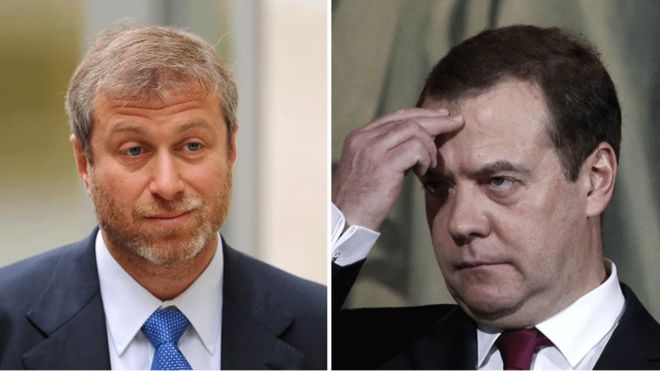 Roman Abramovich (L) and Dmitry Medvedev