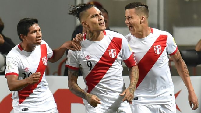 Guerrero anotó en el empate 2-2 entre Perú y Argentina.