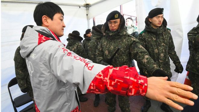 Вместо охранников на службу заступили 900 военных