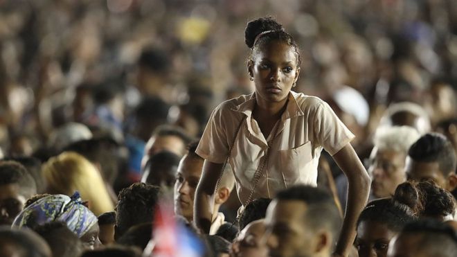 Público no funeral de Fidel Castro em Santiago de Cuba, em 2006