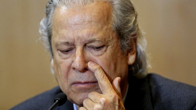 Jose Dirceu, gestures during a hearing of the parliamentary committee of the Petrobras investigation in the Federal Justice court, in Curitiba on August 31, 2015.