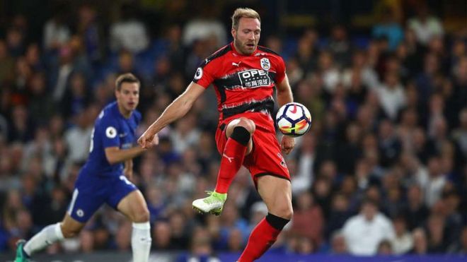 Laurent Depoitre mfungaji wa bao lililowahakisha Huddersfield kusalia ligi kuu ya nchini England