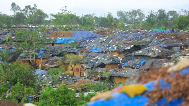 Gubuk-gubuk pengungsi menjamur di Kutupalong, Distrik Cox's Bazar, salah satu konsentrasi pengungsi terbesar di Bangladesh. 