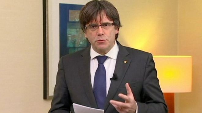 بلجيكا تدرس طلبا إسبانيا باعتقال رئيس إقليم كتالونيا المقال _98608514__98602099_042766339-1