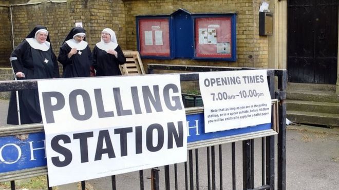 Nuns voting in London in the 2015 elections