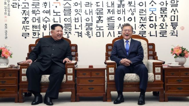 வட கொரிய அதிபர் கிம் ஜாங்-உன், தென் கொரிய தலைவர் முன் ஜே-இன்