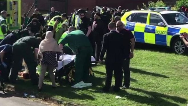 إصابة 6 في حادث اصطدام سيارة بالمارة بعد صلاة العيد شمال انجلترا