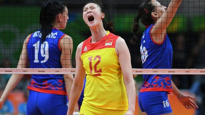 Chinese women's volleyball team score a point