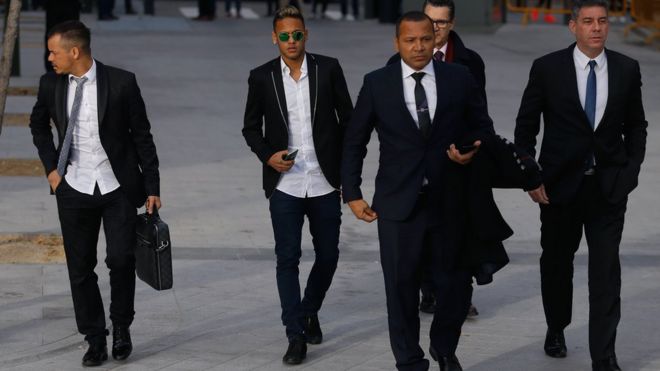 Neymar bersama tim kuasa hukumnya