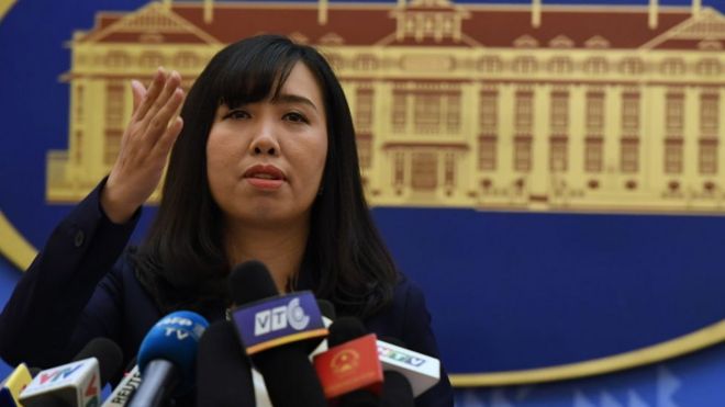 "Việt Nam đề nghị phía Trung Quốc với tư cách là quốc gia lớn ở khu vực và thế giới, thể hiện trách nhiệm trong việc duy trì hòa bình, ổn định ở Biển Đông," phát ngôn viên Bộ Ngoại giao Lê Thị Thu Hằng nói hôm 8/5.
