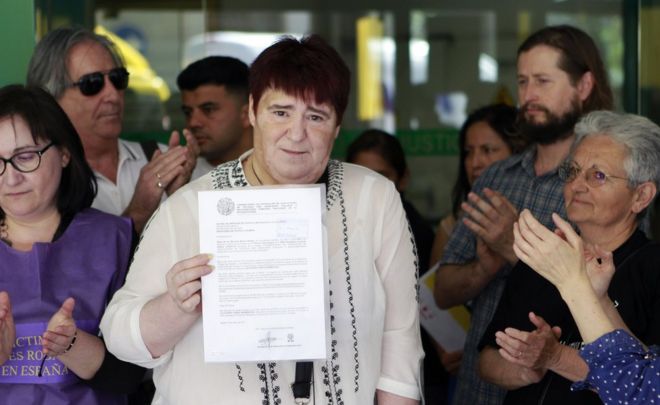 Ascensión López con sus simpatizantes