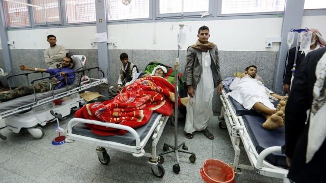 Yemenis lie on hospital beds in Sanaa after a Saudi-led coalition air strike on a funeral hall (10 October 2016)
