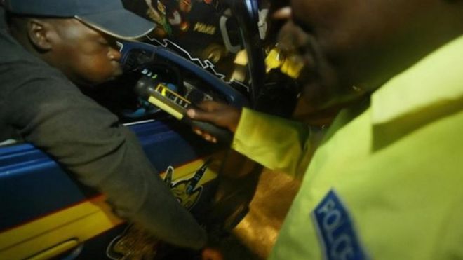 محكمة كينية تحظر اختبارات الكشف عن الكحول للسائقين