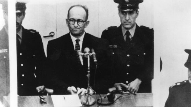 Austriacki nazistowski zbrodniarz wojenny Karl Adolf Eichmann (1906 - 1962) na procesie w Jerozolimie
