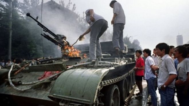 وثيقة سرية بريطانية : ضحايا ساحة تيانانمن في الصين 10 آلاف قتيل _99342955_4632ce8f-6520-40e1-b617-067b28e98f78