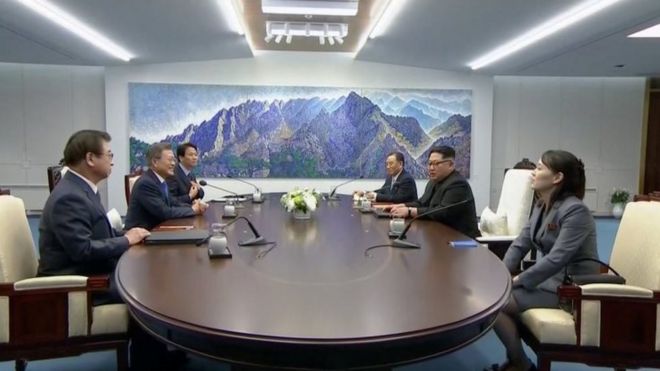 வட கொரிய அதிபர் கிம் ஜாங்-உன், தென் கொரிய தலைவர் முன் ஜே-இன்