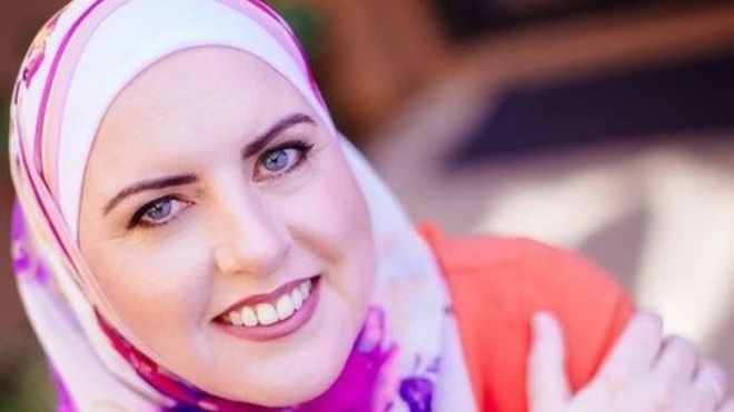 سيناتور أمريكي يدافع عن منافسته المسلمة بعد تعرضها لانتقادات على الإنترنت
