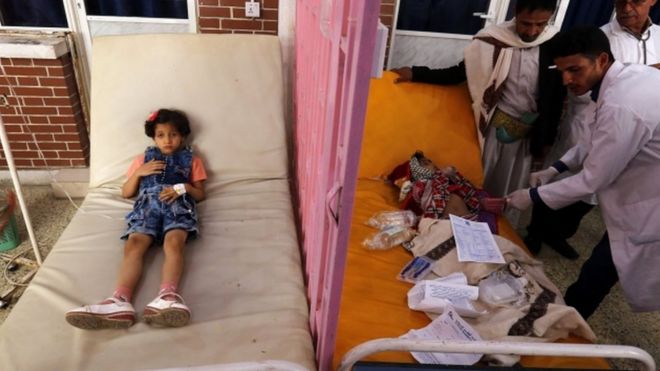 Yemeni doctors treating sick children