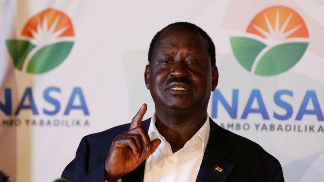 Raila Odinga akihutubia wanahabari Jumanne usiku