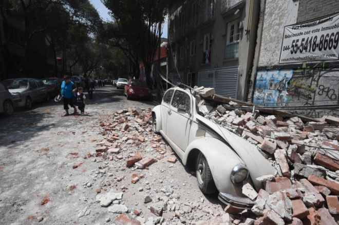 Terremoto danificou dezenas de prédios na Cidade do México
