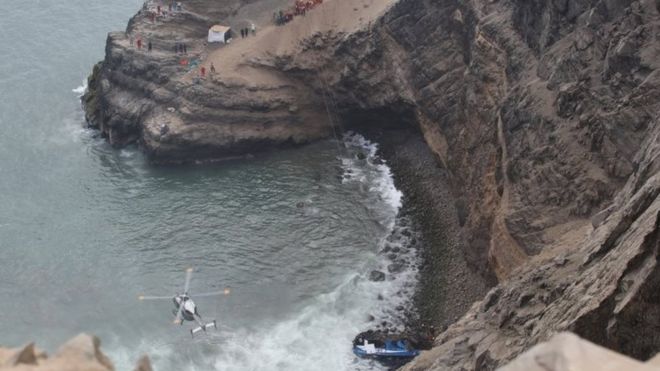 At least 48 killed in Peru as bus plunges off cliff (bbc.com)
