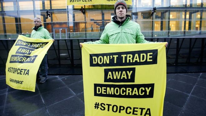 Greenpeace anti-Ceta protest, Luxembourg, 18 Oct 16