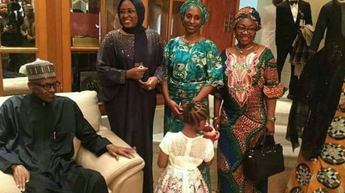 Buhari akiwa na familia yake mwezi Machi