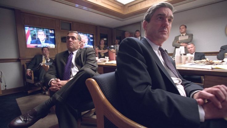 Ikuku ya White House, CIA na maafisa wa ngazi za juu wa FBI wanamsikiliza rais Bush katika handaki wakati wa shambulio la 9/11