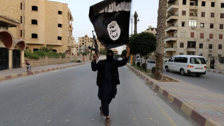 Un miliciano de Estado Islámico en Raqa.