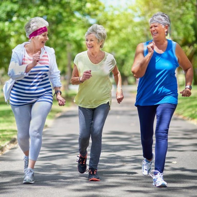 Mujeres corriendo