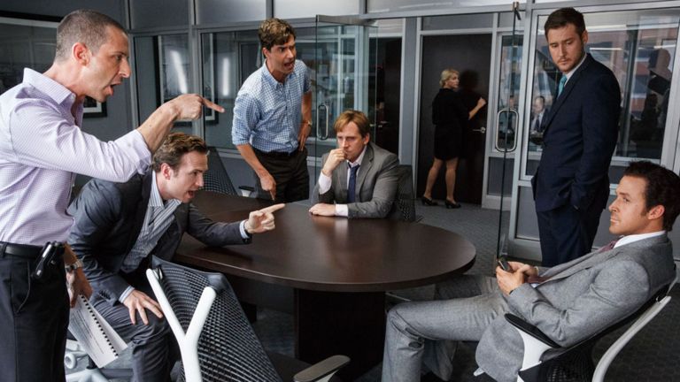 Jeremy Strong, Rafe Spall, Hamish Linklater, Steve Carell, Jeffry Griffin ve Ryan Gosling'in The Big Short filminde