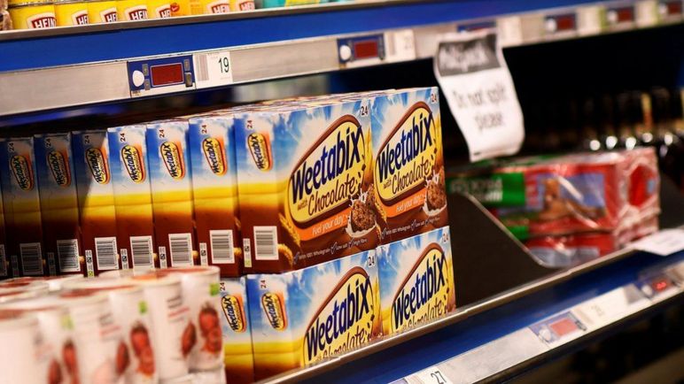 Weetabix - Iliyotengenezewa Uingereza tangu 1932 - iliuzwa January na kampuni ya Uchina Bright Food, ambayo ilikuwa imenunua aslimia 60 ya kampuni hiyo 2012.