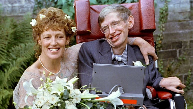 Stephen Hawking y Elaine Mason.