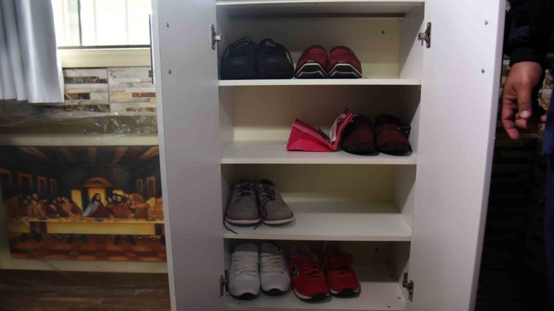 Zapatos del narcotraficante Jarvis Chimenes Pavao en la prisión de Tacumbú, Asunción.
