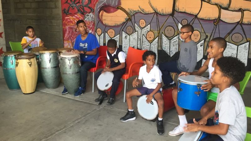 Niños de la escuela de percusión de San Agustín.