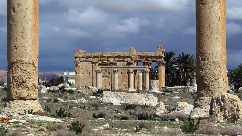 Temple of Baalshamin seen through two Corinthian columns in March 2014