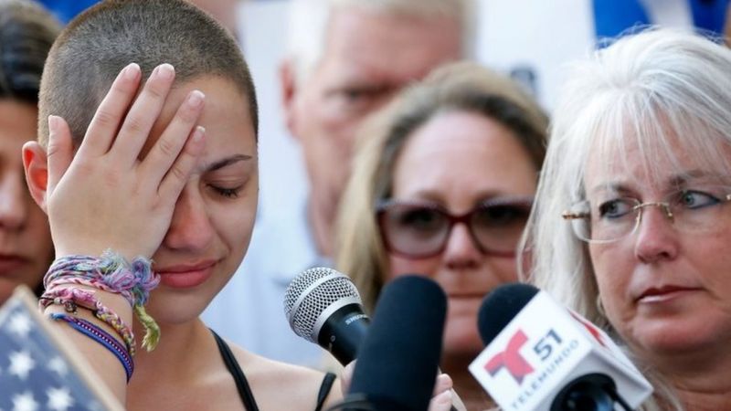 Emma González durante un discurso que dio el 17 de febrero de 2018.