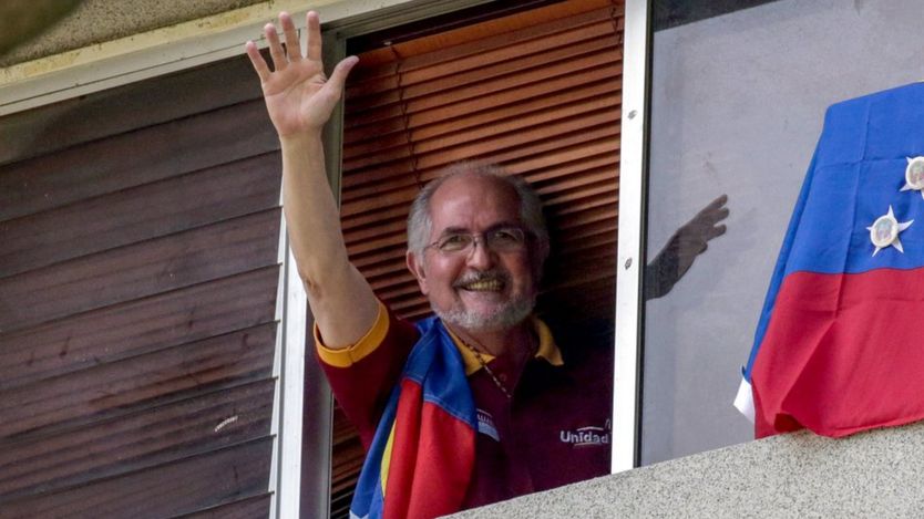 Caracas Mayor Escapes House Arrest, Flees to Colombia (bbc.com)