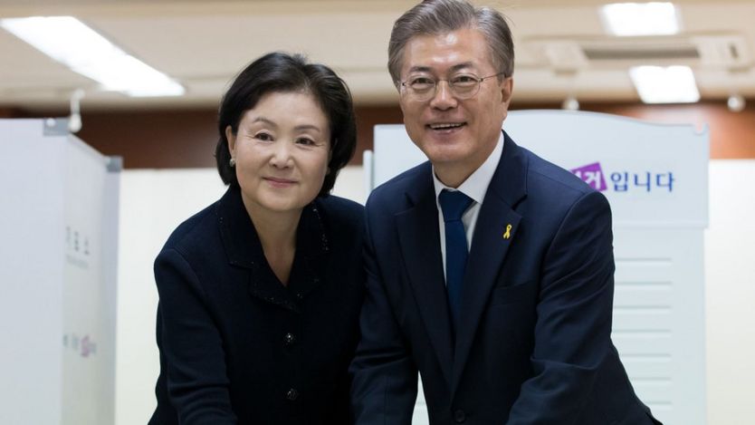 Ông Moon Jae-in và vợ, bà Kim Jung-sook, người có bằng thanh nhạc cổ điển