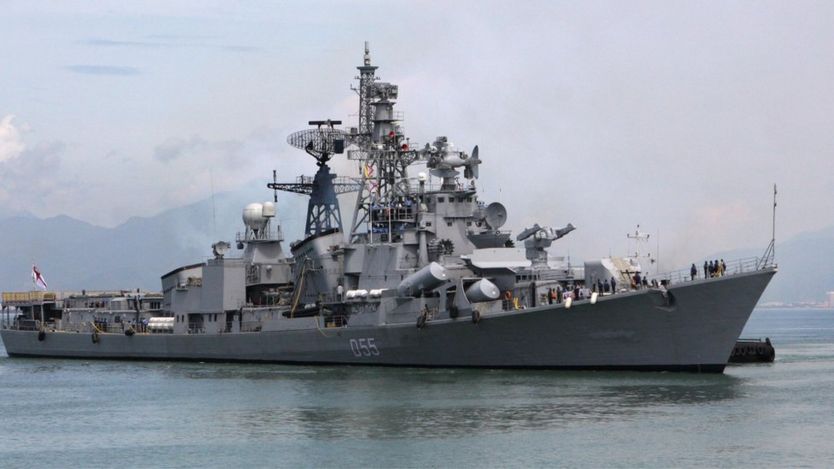 Tàu hải quân Ấn Độ D55 Ranvijay cập cảng Tiên Sa năm 2013
