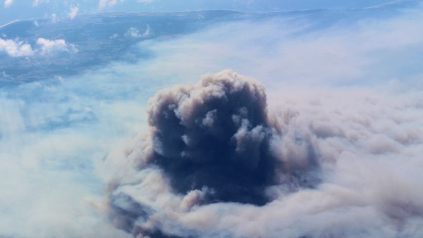 Columna de humo sobre la localidad de Pumanque