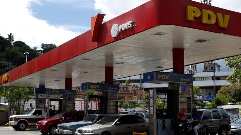 Başkent Caracas'taki PDVSA'ya ait bir benzin istasyonu.