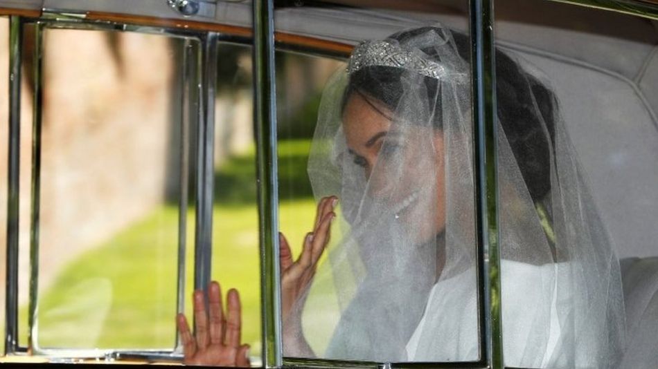 Meghan markle in veil in car
