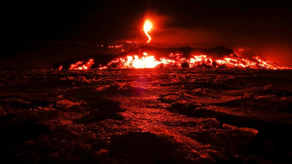Larvas na erupção do vulcão Etna, 28 de fevereiro de 2017.