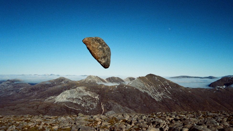 இந்தப் பாறைகள் அந்தரத்தில் நிற்பது எப்படி
