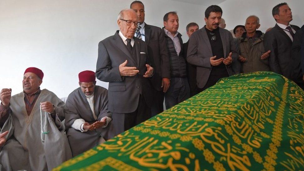 Tunisian President Beji Caid Essebsi prays during the funeral of the late Tunisian fashion designer Azzedine Alaia, who died this month aged 77, in the Sidi Bou Said cemetary in the capital Tunis on November 20, 2017